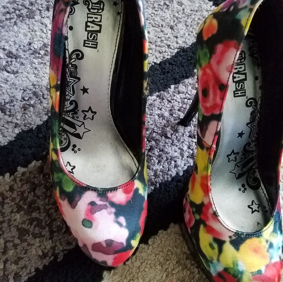 Floral statement heel - Picture 2 of 3